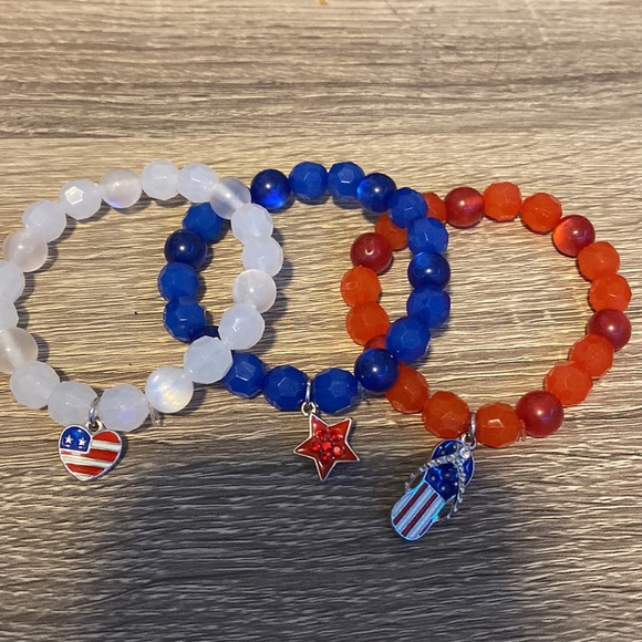 3 set of bracelets. - Picture 2 of 2